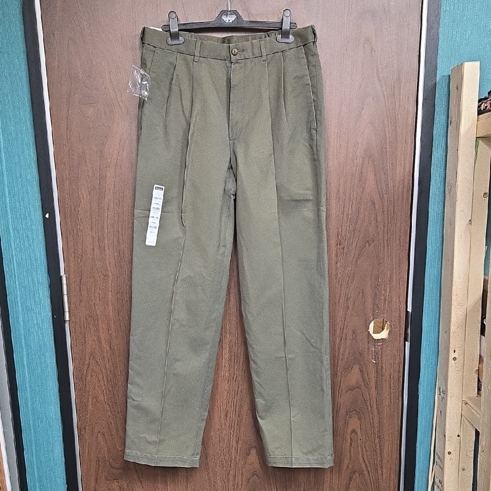 Haggar Size 34x32 Olive Premium Pleated Khaki Pant